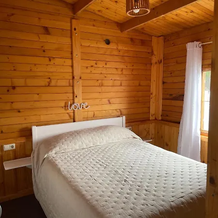 Agradable Mini Casa De Madera Con Jardin Amplio 拉拉古纳